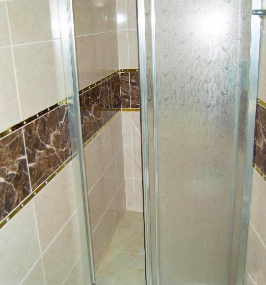 이코노미 싱글 룸, Yunus