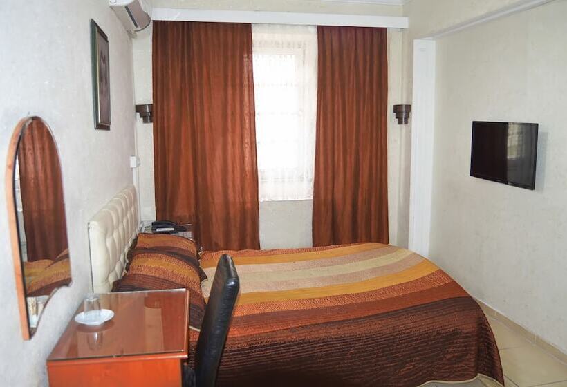 이코노미 싱글 룸, Yunus