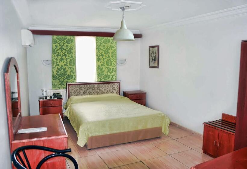 이코노미 싱글 룸, Yunus