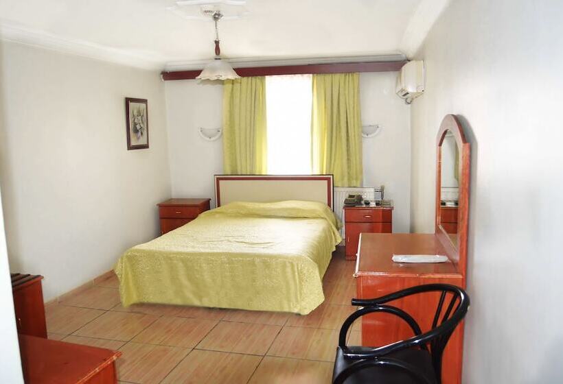 이코노미 싱글 룸, Yunus