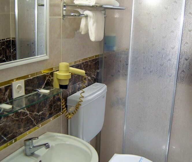 스탠다드 트리플 룸, Yunus