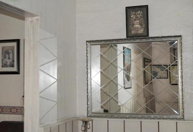 스탠다드 트리플 룸, Yunus