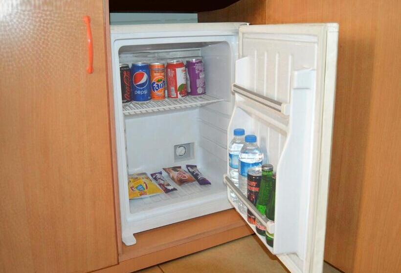 패밀리 룸, Yunus