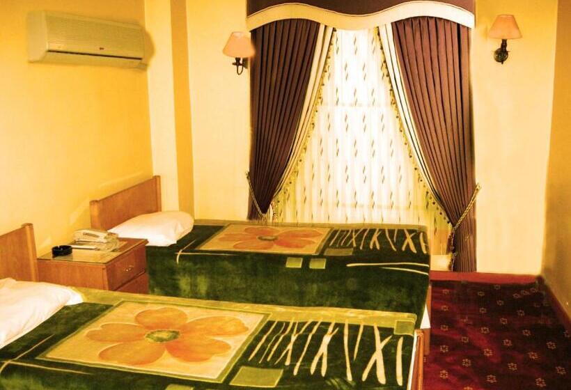 اتاق استاندارد سه نفره, Yunus