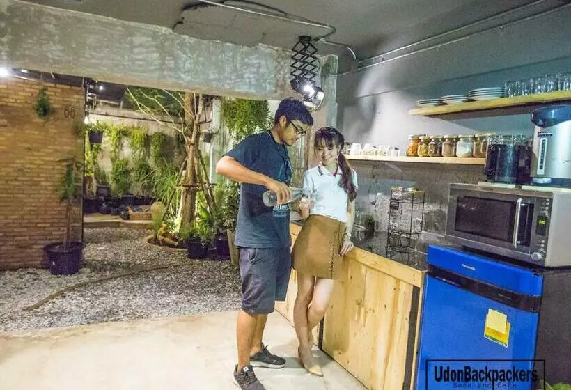 اتاق خانوادگی, Udonbackpackers Beds And Cafe