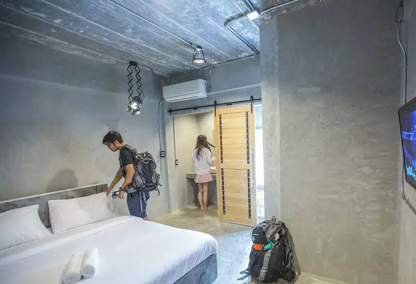 اتاق لوکس, Udonbackpackers Beds And Cafe