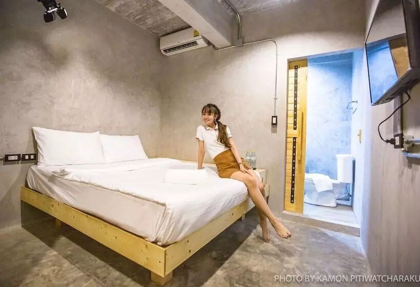 اتاق لوکس, Udonbackpackers Beds And Cafe