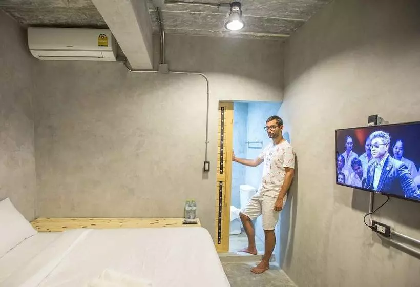 اتاق لوکس, Udonbackpackers Beds And Cafe