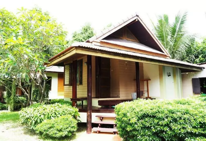 スタンダードバンガロー, Baan Pun Sook Resort