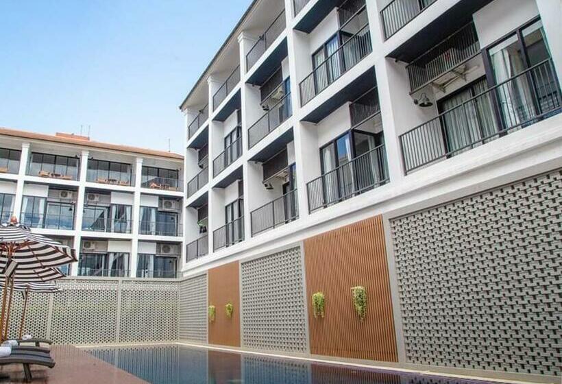 Номер Superior Вид на Бассейн, Fortune Riverview Hotel Chiang Khong