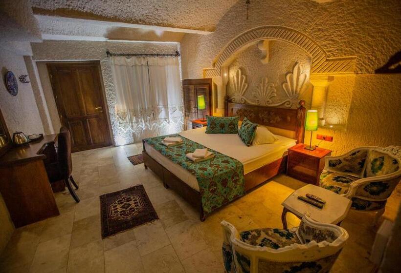 סוויטה, Hermes Cave