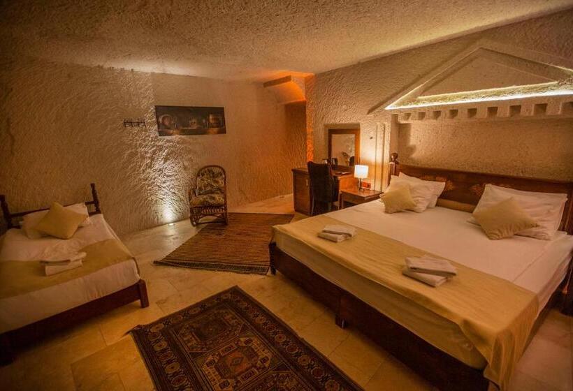 חדר משפחתי, Hermes Cave