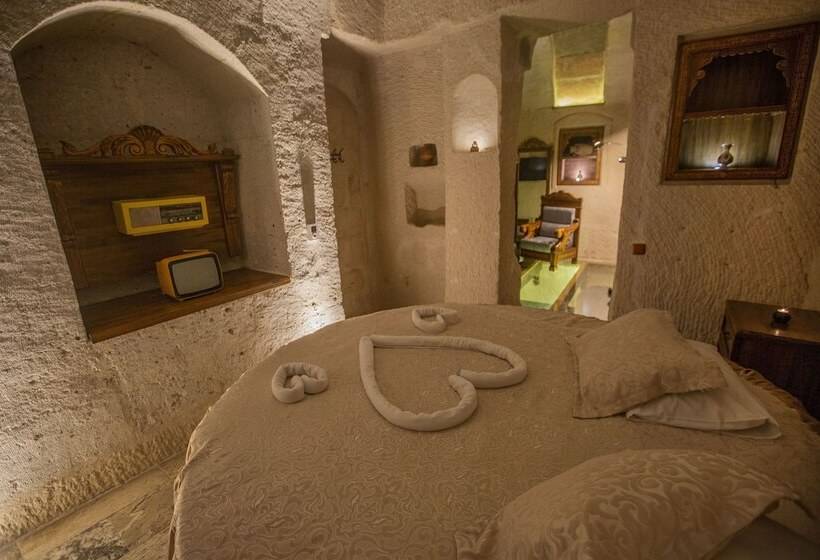 מיטת קינג בסוויטה, Hermes Cave