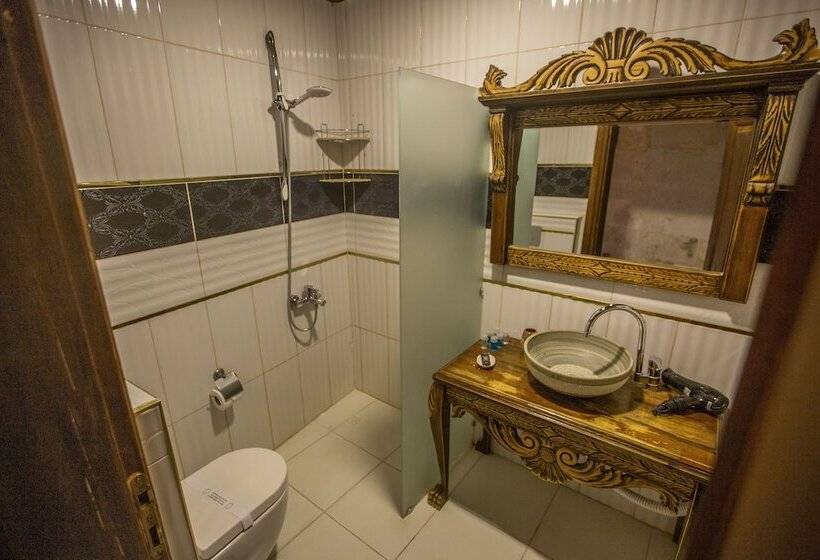 סוויטה דלוקס, Hermes Cave