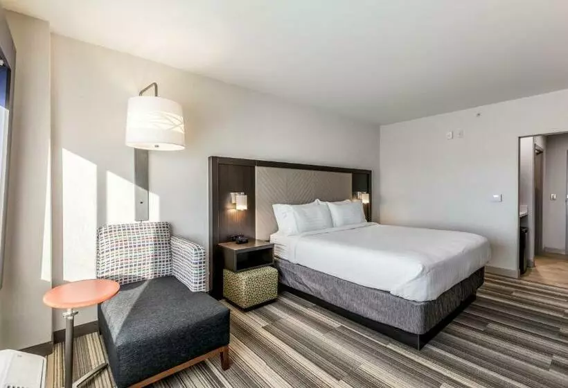 身障者適用キングサイズベッドルーム, Holiday Inn Express & Suites Jersey City North   Hoboken, An Ihg