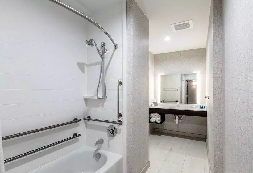 身障者適用スイートルーム, Holiday Inn Express & Suites Jersey City North   Hoboken, An Ihg