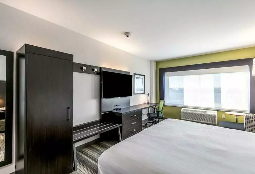 キングサイズベッドのスタンダードルーム, Holiday Inn Express & Suites Jersey City North   Hoboken, An Ihg