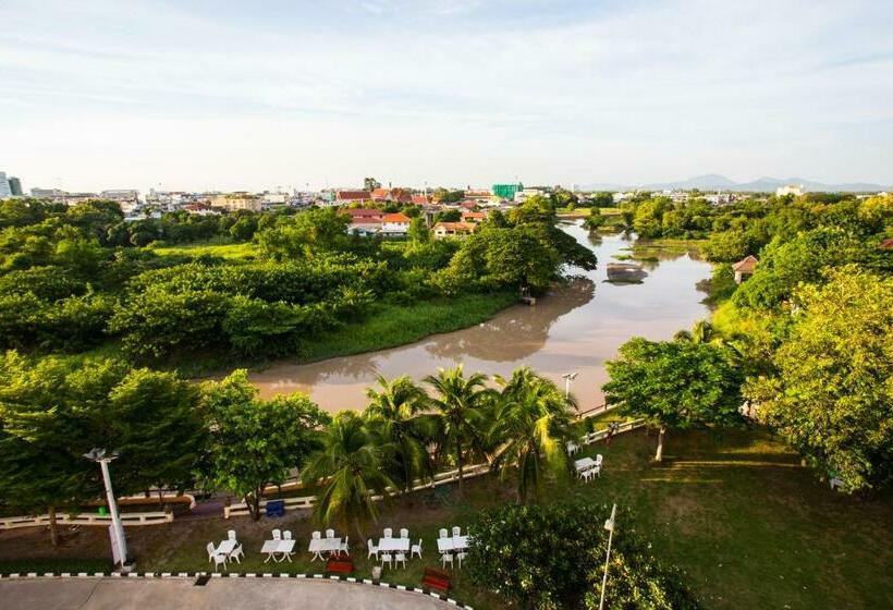 اتاق استاندارد با چشمانداز رودخانه, Madina Rayong