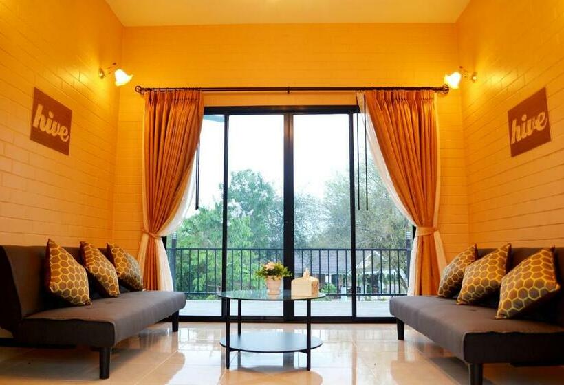 חדר משפחתי, The Harmony Resort