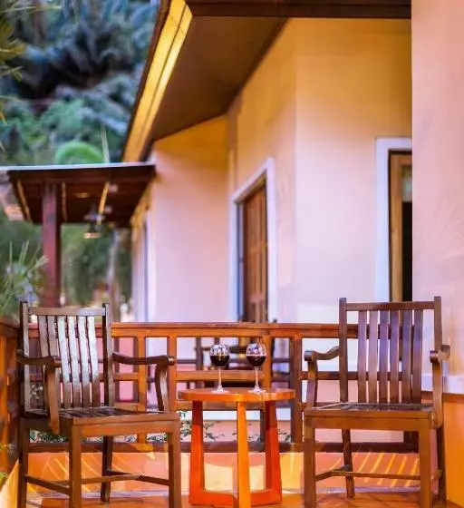 バルコニー付きデラックスルーム, Palms Hill Resort
