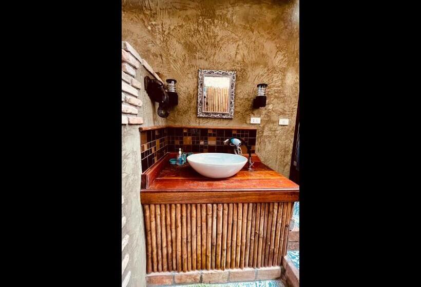 スタンダードバンガロー, Pp Land Beach Eco Resort