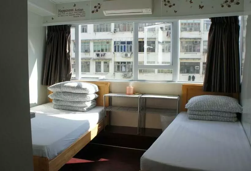 اتاق ساده سه‌ نفره, Ocean Inn