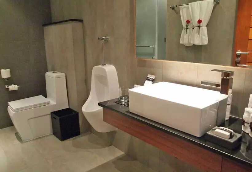 Sviitti 2 Makuuhuonetta, The Nchantra Pool Suite Phuket