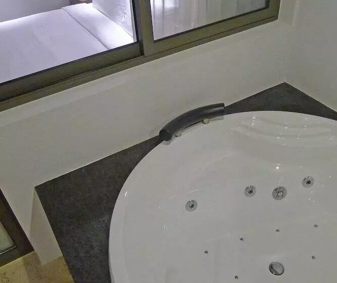 3 Bedroom Suite, The Nchantra Pool Suite Phuket