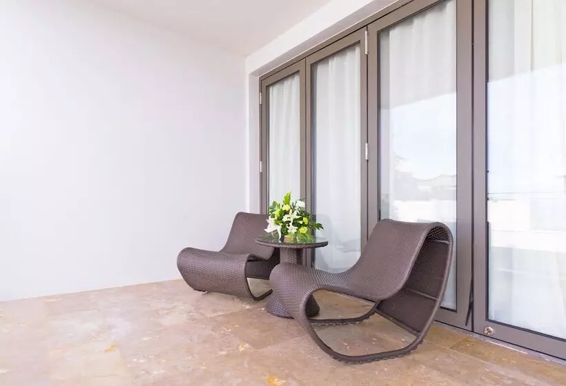 Standard-studio, The Nchantra Pool Suite Phuket