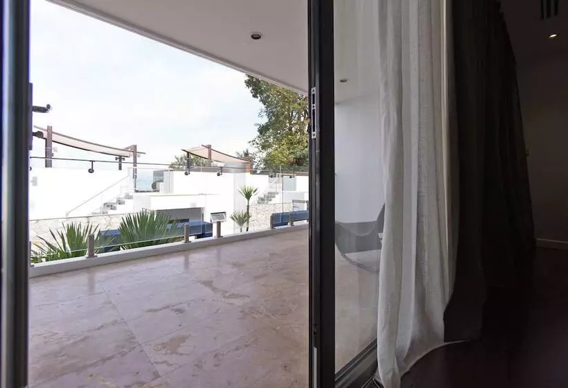 Standard-studio, The Nchantra Pool Suite Phuket