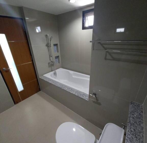 غرفة ديلوكس, Buri And Hostel