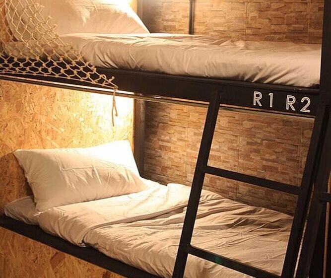 سرير فى غرفة مشتركه, Buri And Hostel