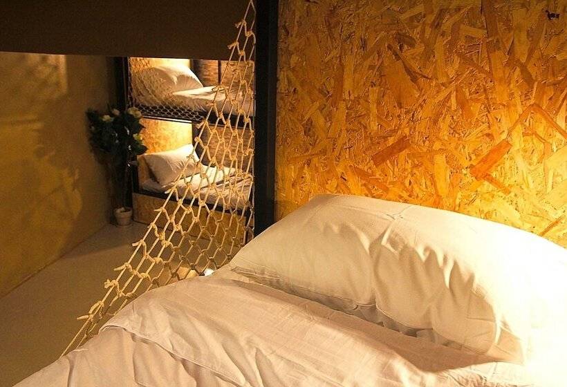 سرير فى غرفة مشتركه, Buri And Hostel