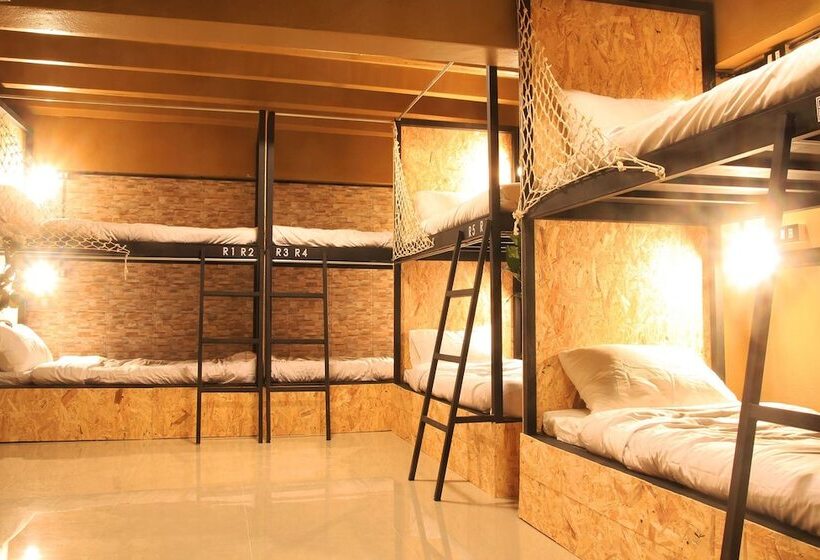 سرير فى غرفة مشتركه, Buri And Hostel