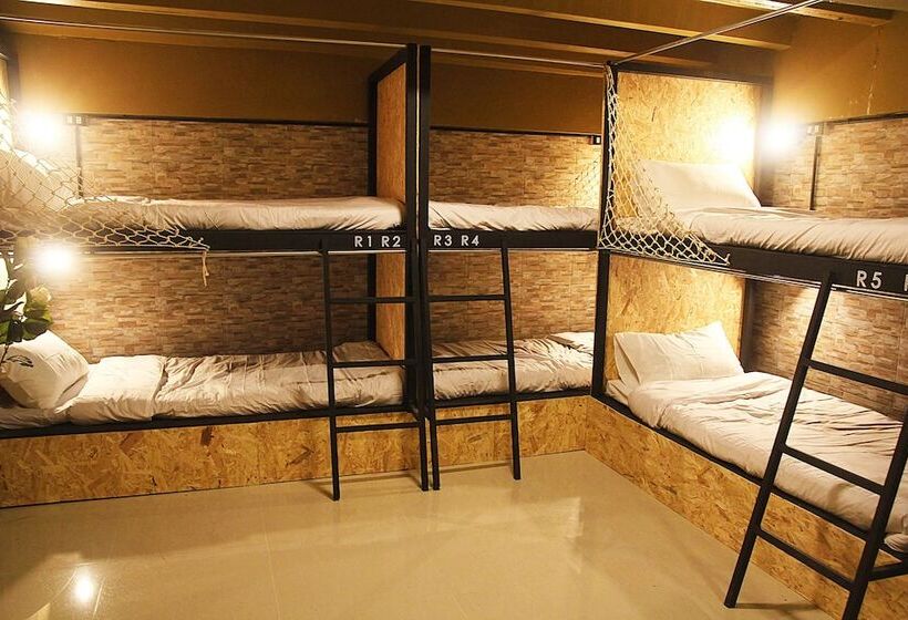سرير فى غرفة مشتركه, Buri And Hostel
