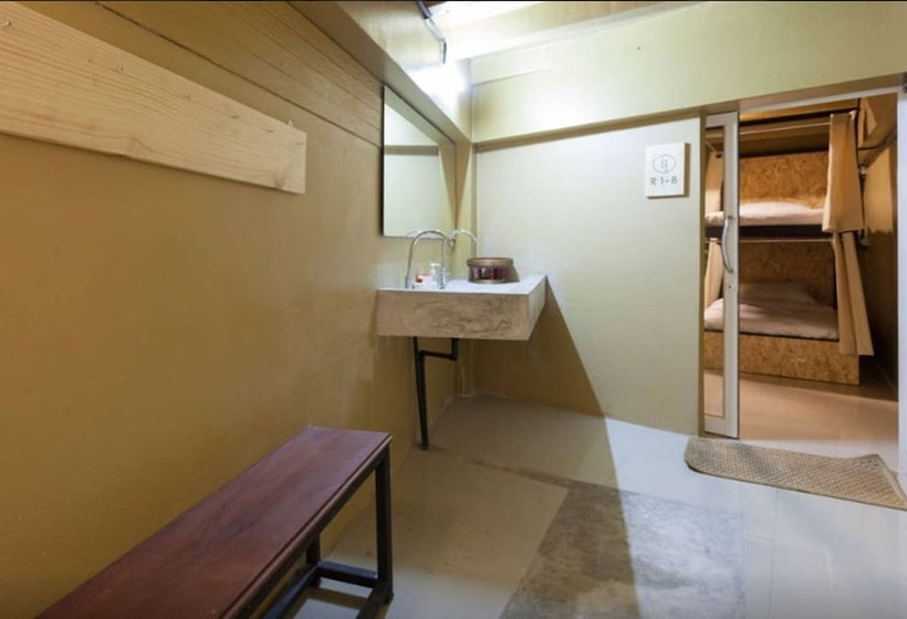 سرير فى غرفة مشتركه, Buri And Hostel