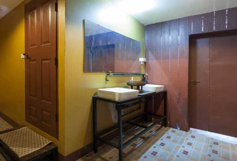 سرير فى غرفة مشتركه, Buri And Hostel