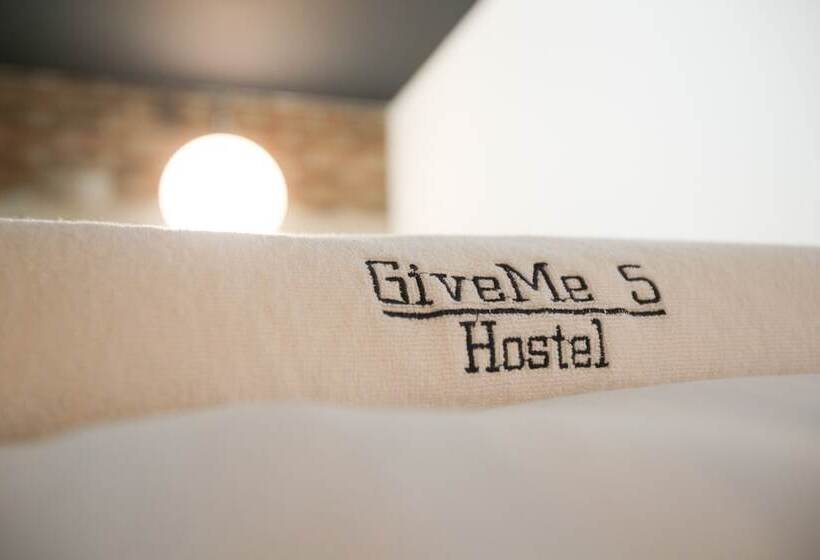 מיטה בחדר משותף, Give Me 5 Hostel