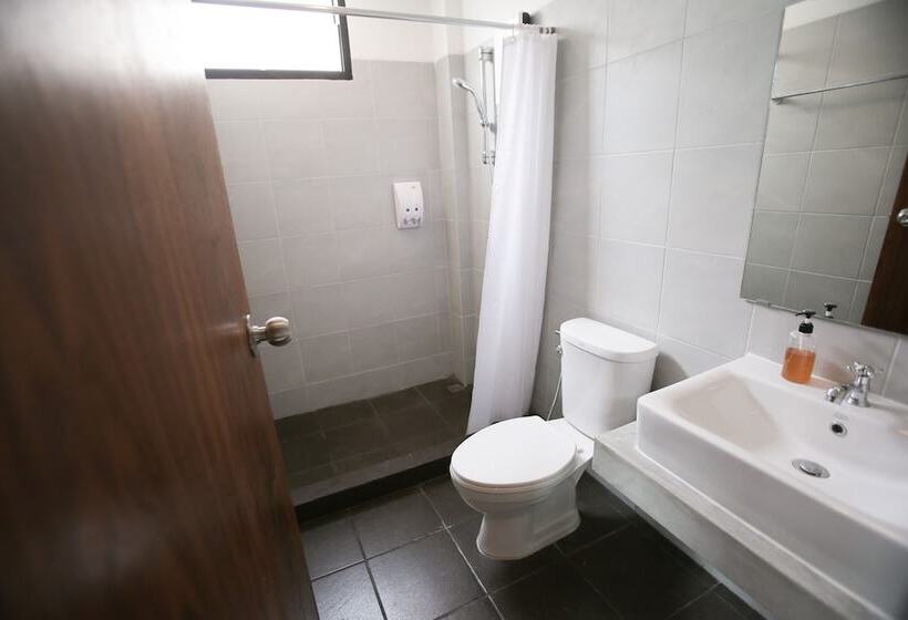 חדר סטנדרט, Give Me 5 Hostel