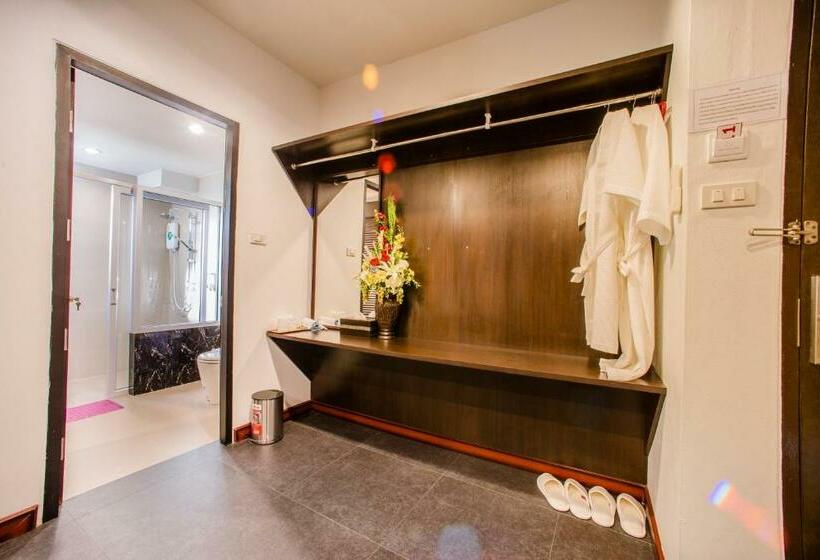 חדר דחוקס עם מיטת קינג, D11