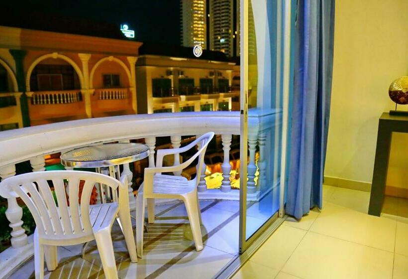 带阳台套房, East Suites