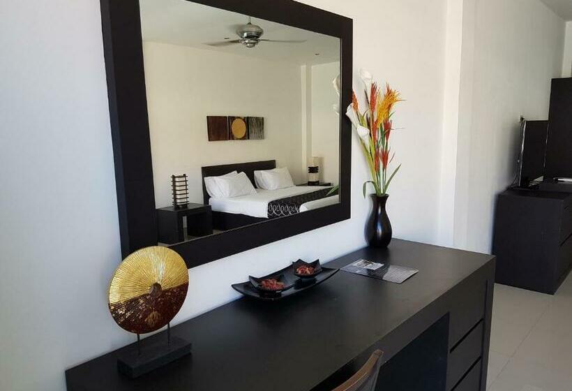 带阳台套房, East Suites