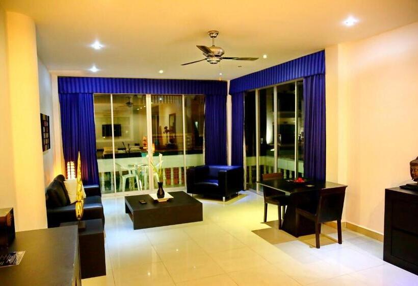 带大床的套房, East Suites