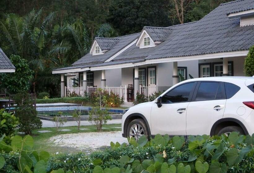 Номер Deluxe Вид на Сад, Suksompong Resort