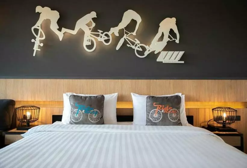 Standard-huone Allasnäkymä, The Velo S Hotel And Pumptrack