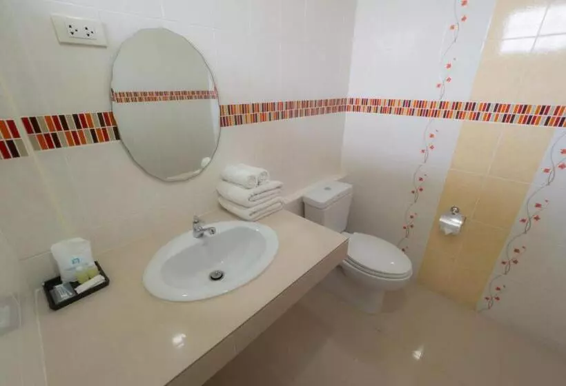 اتاق استاندارد سه نفره, A Nice Resort