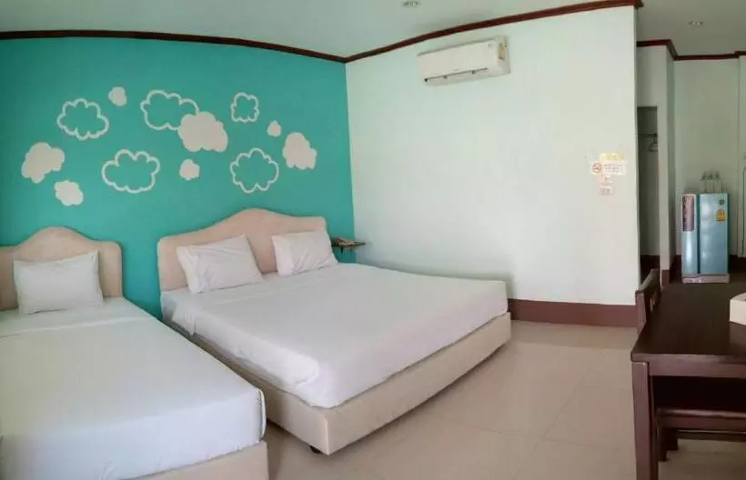 اتاق استاندارد سه نفره, A Nice Resort