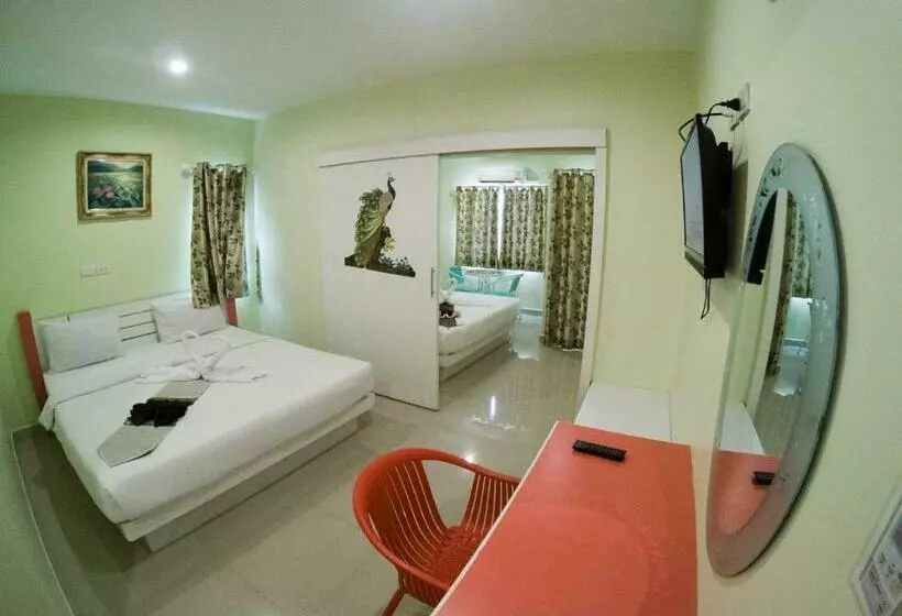 Perhehuone, Holland Resort Phuket