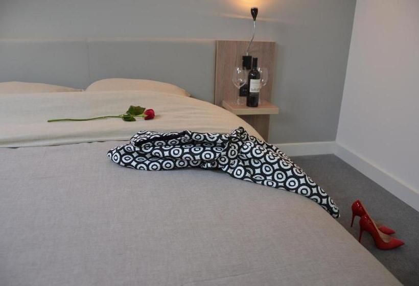 سوئیت با وان آب گرم, Garni Hotel Plava Laguna