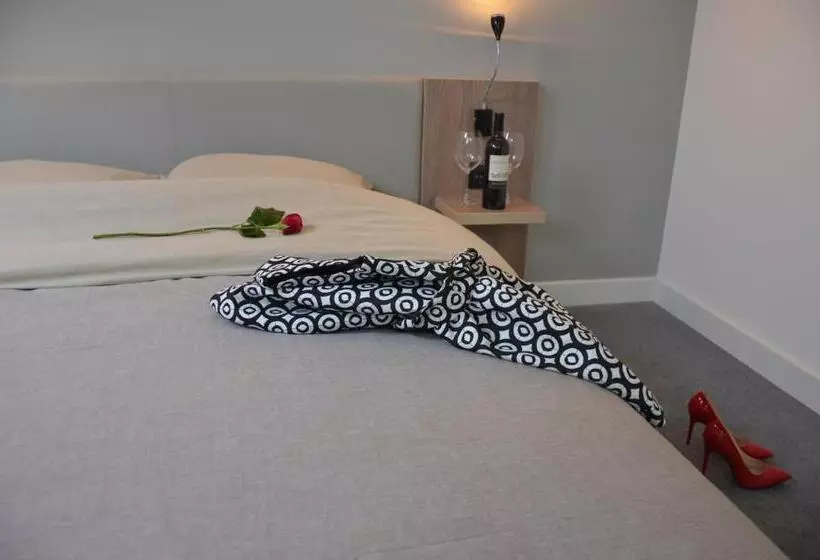 سوئیت با وان آب گرم, Garni Hotel Plava Laguna